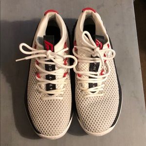 Like new Men’s Dame 4’s